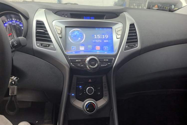 Used Hyundai Elantra (5th Generation / Langdong) 2016 1.6L Automatic Smart Version Audio And AC Panel