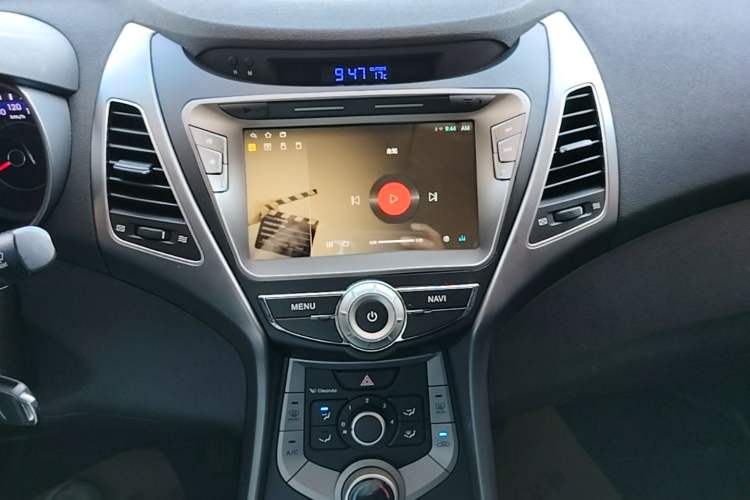 Used Hyundai Elantra (5th Generation / Langdong) 2016 1.6L Automatic Smart Version Audio And AC Panel