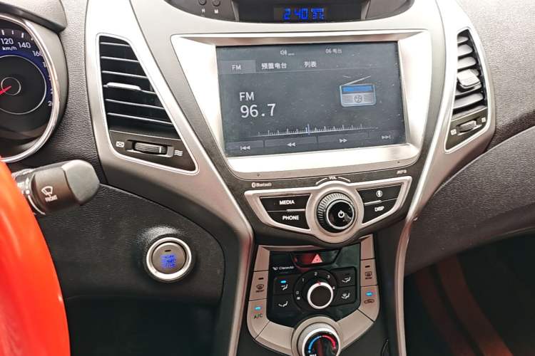 Used Hyundai Elantra (5th Generation / Langdong) 2016 1.6L Manual Luxury Model Audio And AC Panel