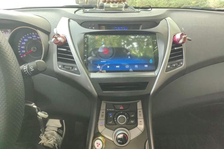 Used Hyundai Elantra (5th Generation / Langdong) 2016 1.6L Automatic Smart Version Audio And AC Panel