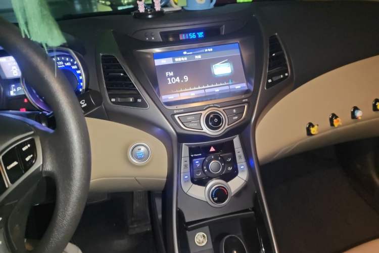 Used Hyundai Elantra (5th Generation / Langdong) 2016 1.6L Automatic Prestige Model Audio And AC Panel