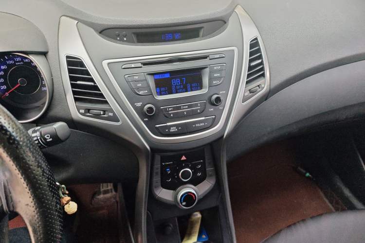 Used Hyundai Elantra (5th Generation / Langdong) 2016 1.6L Automatic Smart Version Audio And AC Panel