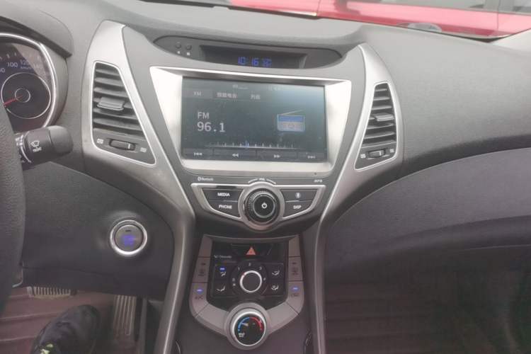 Used Hyundai Elantra (5th Generation / Langdong) 2016 1.6L Automatic Prestige Model Audio And AC Panel