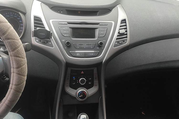 Used Hyundai Elantra (5th Generation / Langdong) 2016 1.6L Automatic Smart Version Audio And AC Panel