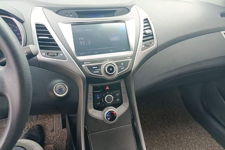 Used Hyundai Elantra (5th Generation / Langdong) 2016 1.6L Manual Luxury Model Audio And AC Panel