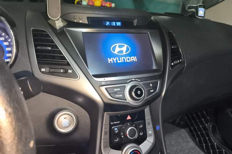 Used Hyundai Elantra (5th Generation / Langdong) 2016 1.6L Automatic Prestige Model Audio And AC Panel