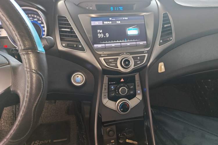 Used Hyundai Elantra (5th Generation / Langdong) 2016 1.6L Manual Luxury Model Audio And AC Panel