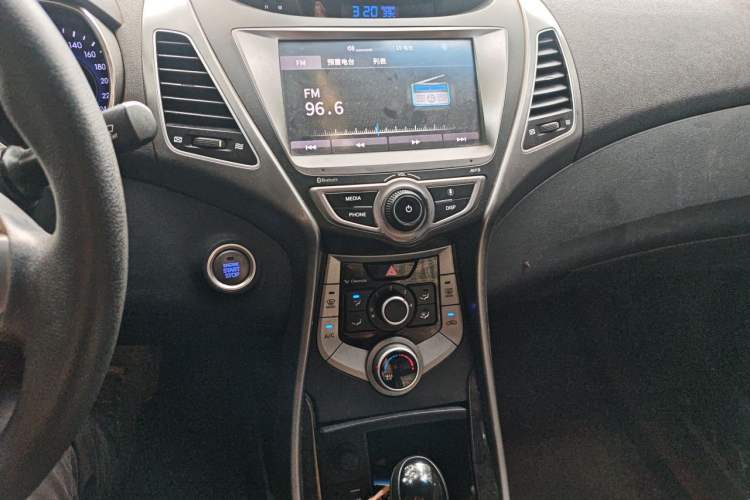 Used Hyundai Elantra (5th Generation / Langdong) 2016 1.6L Automatic Prestige Model Audio And AC Panel
