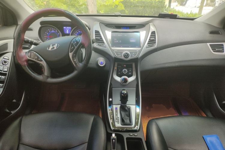Used Hyundai Elantra (5th Generation / Langdong) 2016 1.6L Automatic Prestige Model Center Console