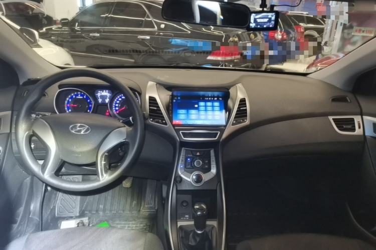 Used Hyundai Elantra (5th Generation / Langdong) 2016 1.6L Manual Fashion Edition Center Console