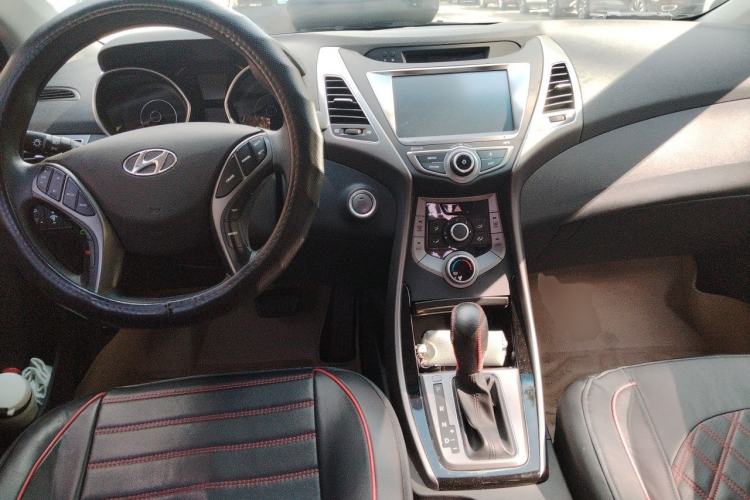 Used Hyundai Elantra (5th Generation / Langdong) 2016 1.6L Automatic Prestige Model Center Console
