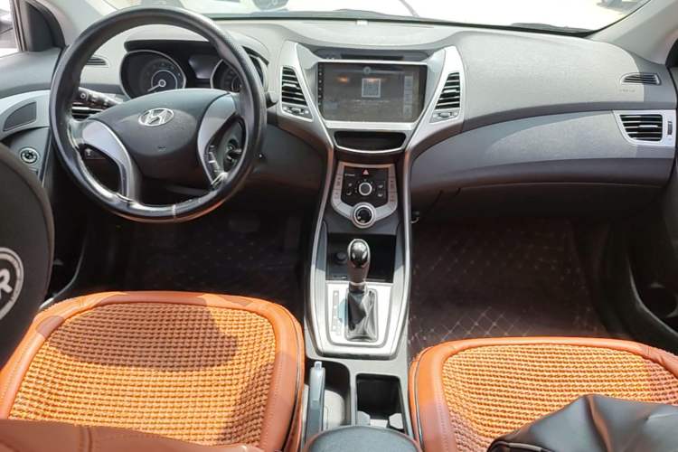 Used Hyundai Elantra (5th Generation / Langdong) 2016 1.6L Automatic Smart Version Center Console