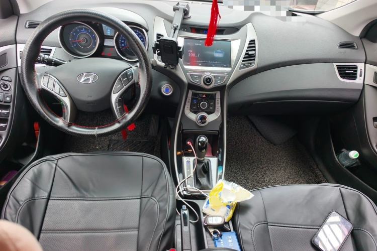 Used Hyundai Elantra (5th Generation / Langdong) 2016 1.6L Automatic Prestige Model Center Console