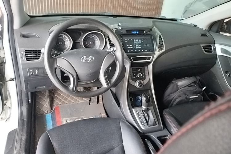 Used Hyundai Elantra (5th Generation / Langdong) 2016 1.6L Automatic Smart Version Center Console