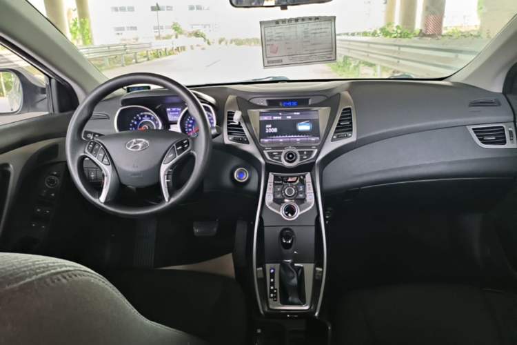 Used Hyundai Elantra (5th Generation / Langdong) 2016 1.6L Automatic Prestige Model Center Console