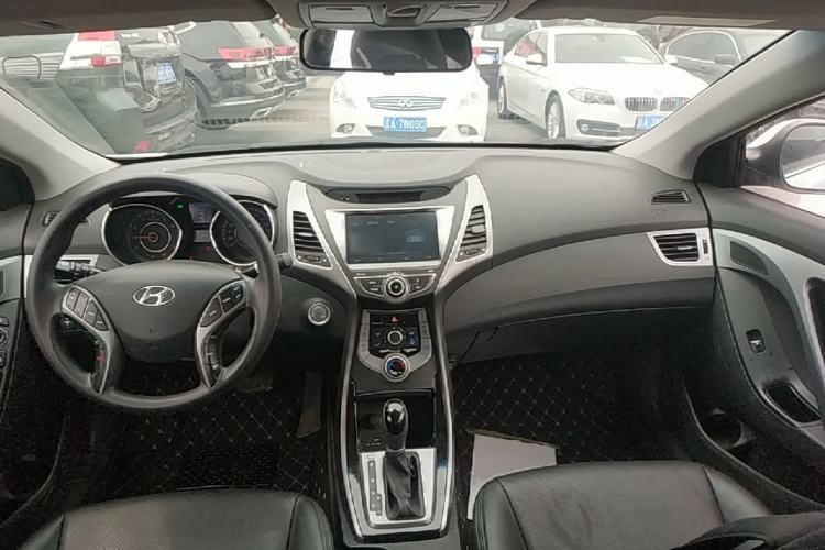 Used Hyundai Elantra (5th Generation / Langdong) 2016 1.6L Automatic Prestige Model Center Console