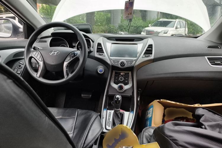 Used Hyundai Elantra (5th Generation / Langdong) 2016 1.6L Automatic Prestige Model Center Console