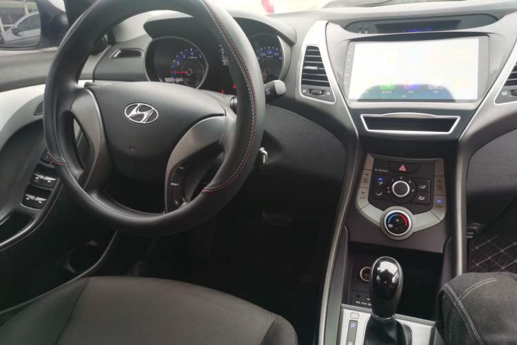 Used Hyundai Elantra (5th Generation / Langdong) 2016 1.6L Automatic Smart Version Center Console