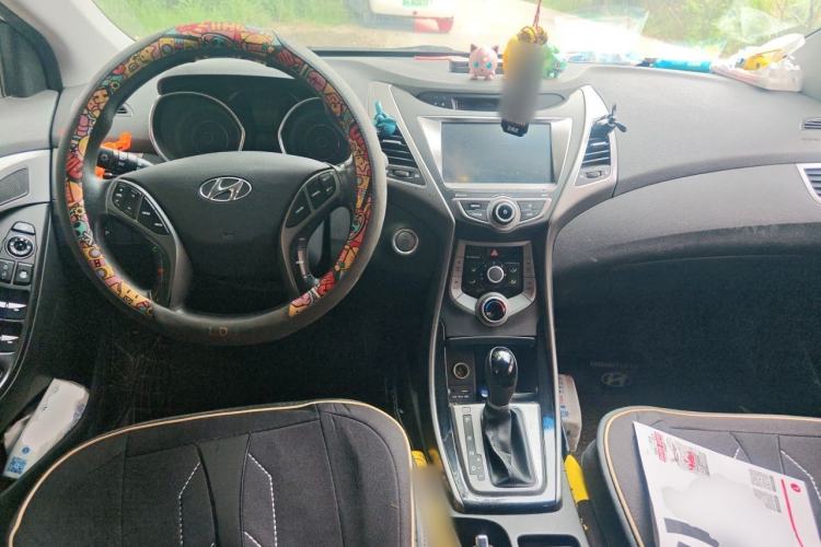 Used Hyundai Elantra (5th Generation / Langdong) 2016 1.6L Automatic Prestige Model Center Console