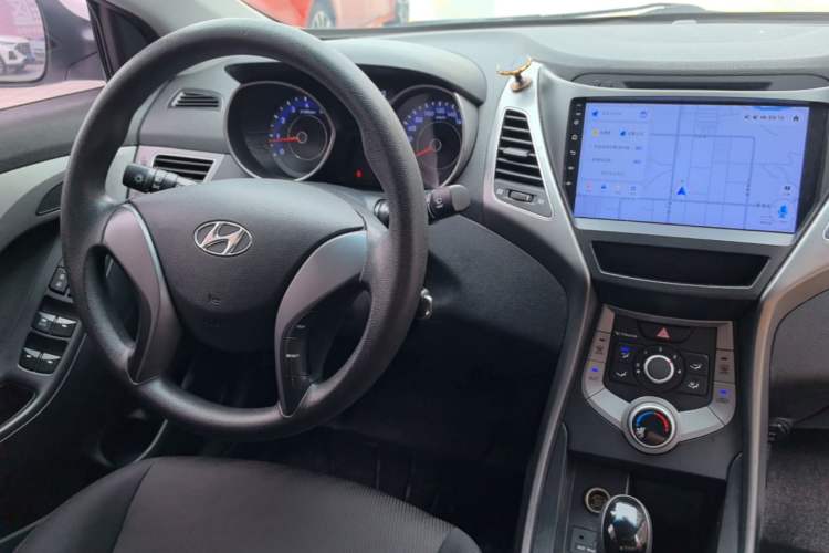 Used Hyundai Elantra (5th Generation / Langdong) 2016 1.6L Automatic Smart Version Center Console