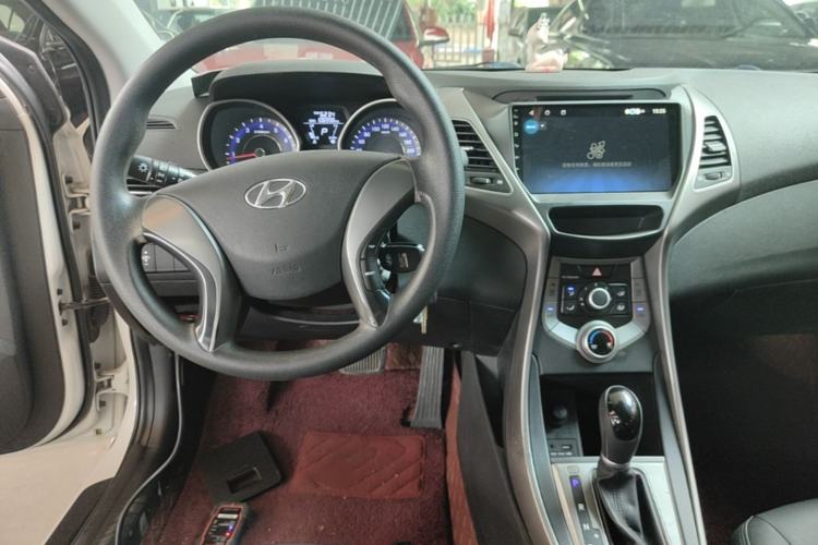 Used Hyundai Elantra (5th Generation / Langdong) 2016 1.6L Automatic Smart Version Center Console