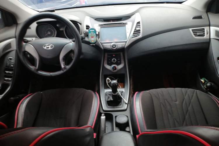 Used Hyundai Elantra (5th Generation / Langdong) 2016 1.6L Manual Fashion Edition Center Console