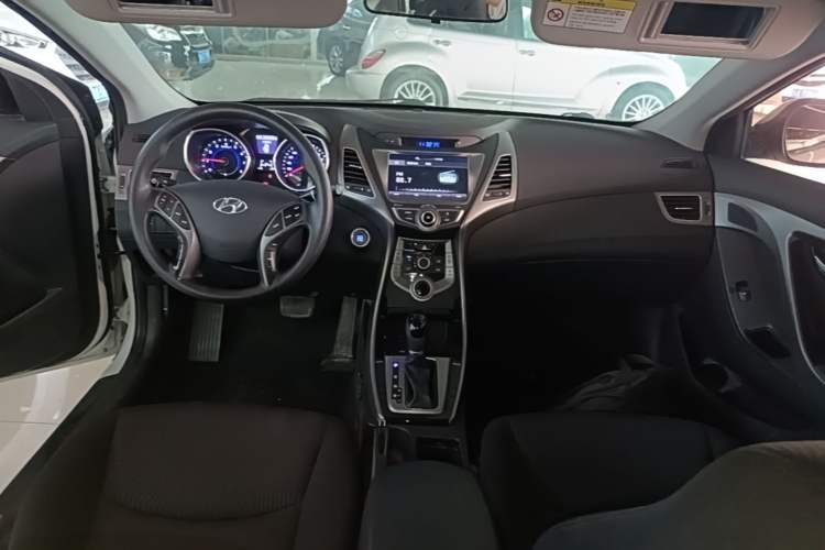 Used Hyundai Elantra (5th Generation / Langdong) 2016 1.6L Automatic Prestige Model Center Console