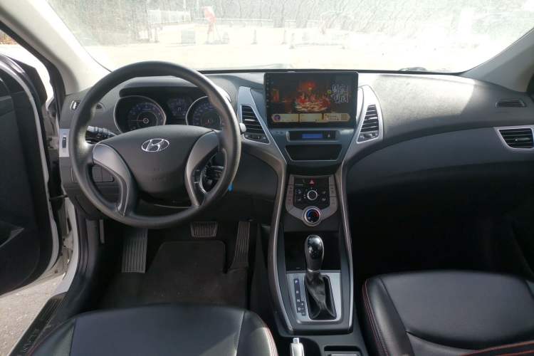 Used Hyundai Elantra (5th Generation / Langdong) 2016 1.6L Automatic Smart Version Center Console