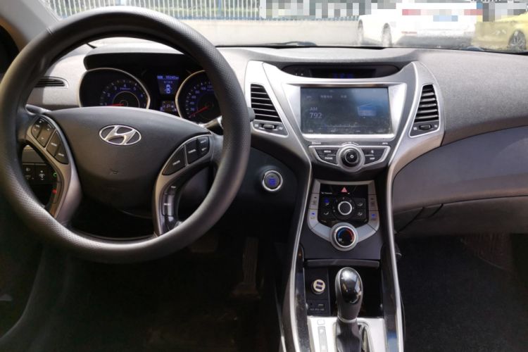 Used Hyundai Elantra (5th Generation / Langdong) 2016 1.6L Automatic Prestige Model Center Console