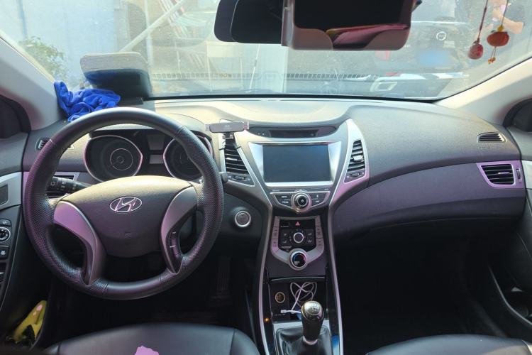 Used Hyundai Elantra (5th Generation / Langdong) 2016 1.6L Manual Luxury Model Center Console
