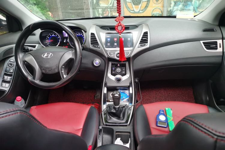 Used Hyundai Elantra (5th Generation / Langdong) 2016 1.6L Manual Luxury Model Center Console