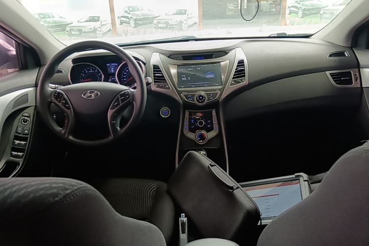 Used Hyundai Elantra (5th Generation / Langdong) 2016 1.6L Automatic Prestige Model Center Console