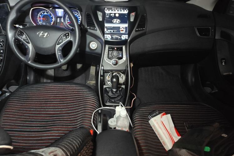 Used Hyundai Elantra (5th Generation / Langdong) 2016 1.6L Manual Luxury Model Center Console