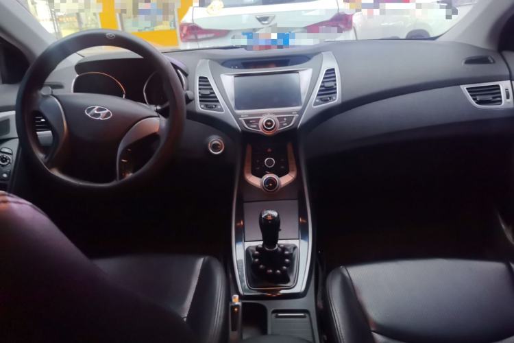 Used Hyundai Elantra (5th Generation / Langdong) 2016 1.6L Manual Luxury Model Center Console