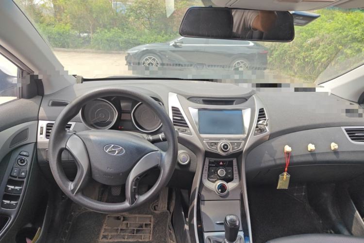 Used Hyundai Elantra (5th Generation / Langdong) 2016 1.6L Manual Luxury Model Center Console