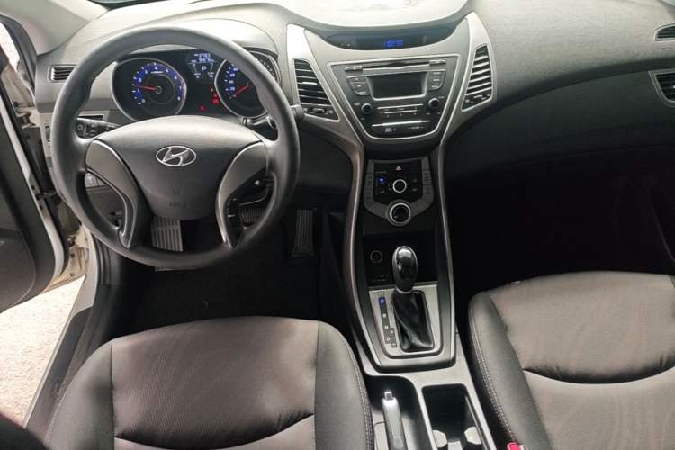Used Hyundai Elantra (5th Generation / Langdong) 2016 1.6L Automatic Smart Version Center Console
