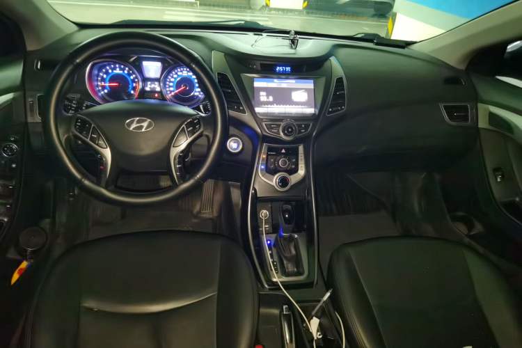 Used Hyundai Elantra (5th Generation / Langdong) 2016 1.6L Automatic Prestige Model Center Console