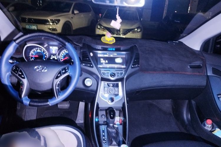 Used Hyundai Elantra (5th Generation / Langdong) 2016 1.6L Automatic Prestige Model Center Console