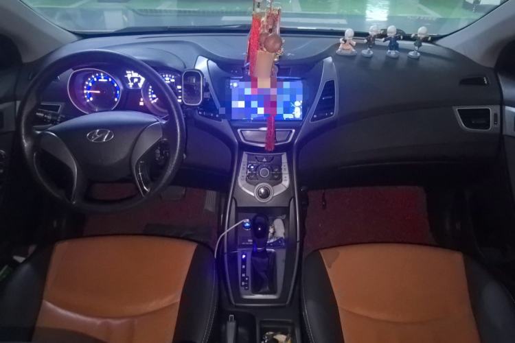 Used Hyundai Elantra (5th Generation / Langdong) 2016 1.6L Automatic Smart Version Center Console