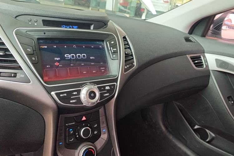 Used Hyundai Elantra (5th Generation / Langdong) 2016 1.6L Automatic Smart Version Center Console