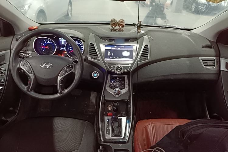 Used Hyundai Elantra (5th Generation / Langdong) 2016 1.6L Automatic Prestige Model Center Console