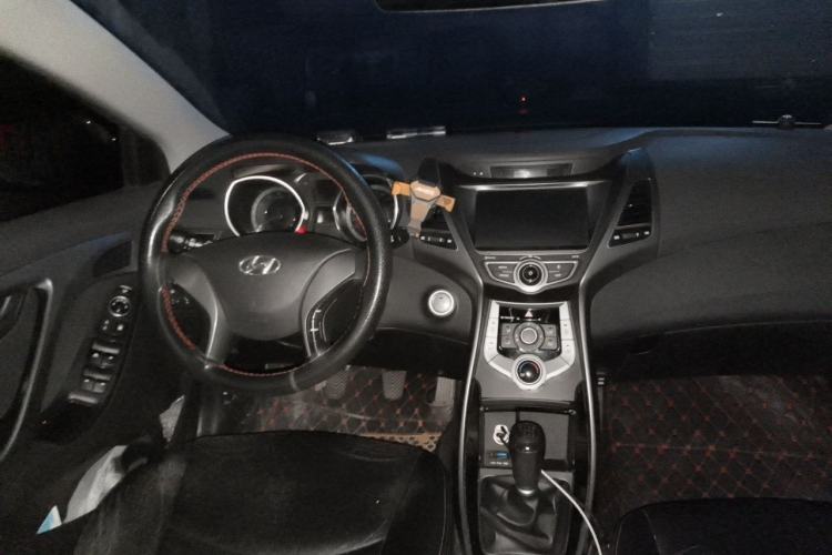 Used Hyundai Elantra (5th Generation / Langdong) 2016 1.6L Manual Luxury Model Center Console