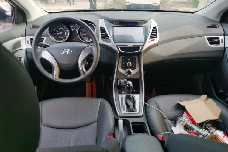 Used Hyundai Elantra (5th Generation / Langdong) 2016 1.6L Automatic Smart Version Center Console