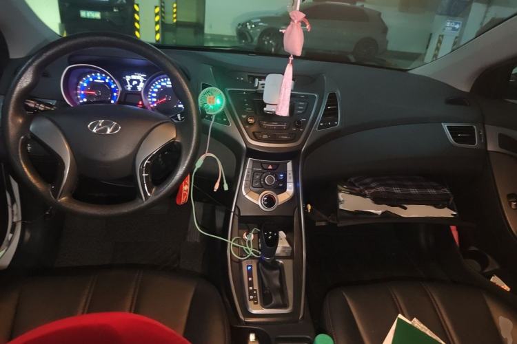 Used Hyundai Elantra (5th Generation / Langdong) 2016 1.6L Automatic Smart Version Center Console