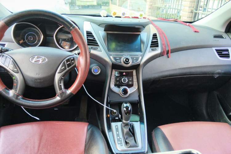 Used Hyundai Elantra (5th Generation / Langdong) 2016 1.6L Automatic Prestige Model Center Console