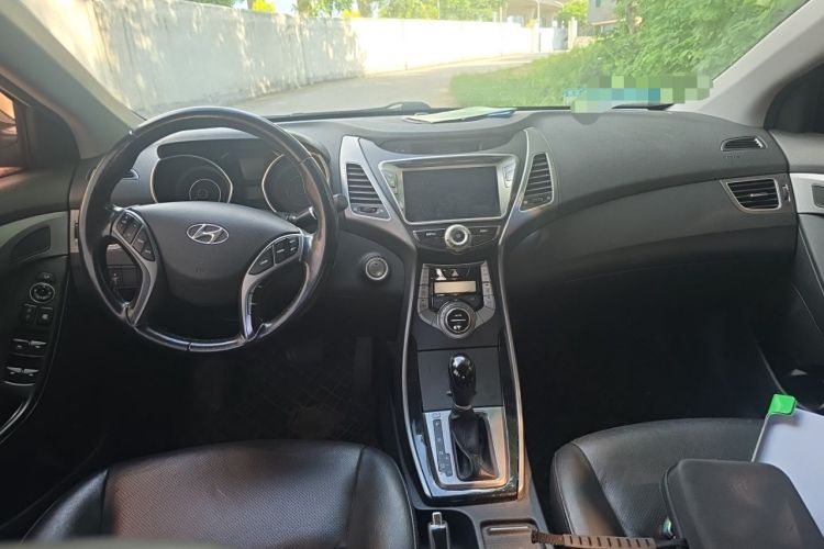 Used Hyundai Elantra (5th Generation / Langdong) 2016 1.6L Automatic Prestige Model Center Console
