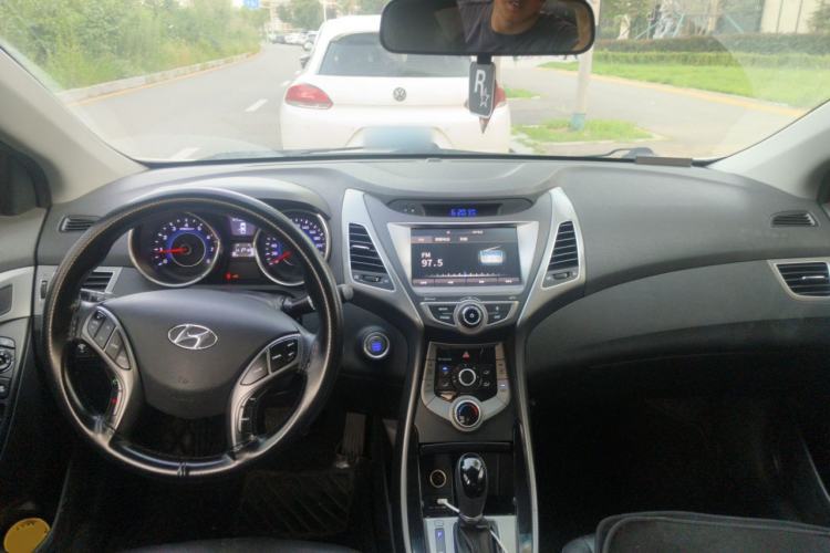 Used Hyundai Elantra (5th Generation / Langdong) 2016 1.6L Automatic Prestige Model Center Console