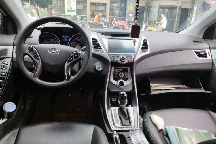 Used Hyundai Elantra (5th Generation / Langdong) 2016 1.6L Automatic Prestige Model Center Console