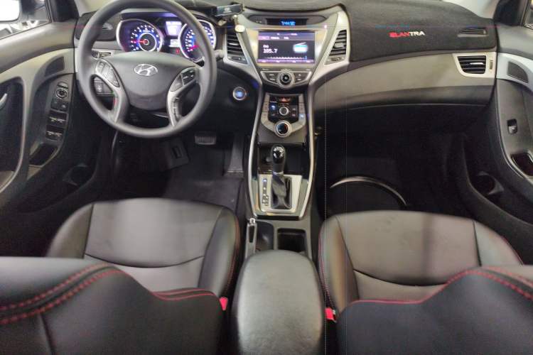 Used Hyundai Elantra (5th Generation / Langdong) 2016 1.6L Automatic Prestige Model Center Console