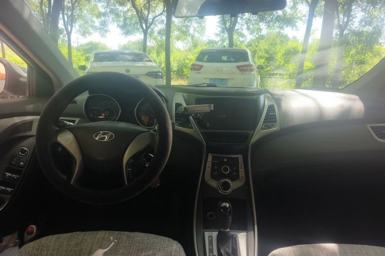 Used Hyundai Elantra (5th Generation / Langdong) 2016 1.6L Automatic Smart Version Center Console
